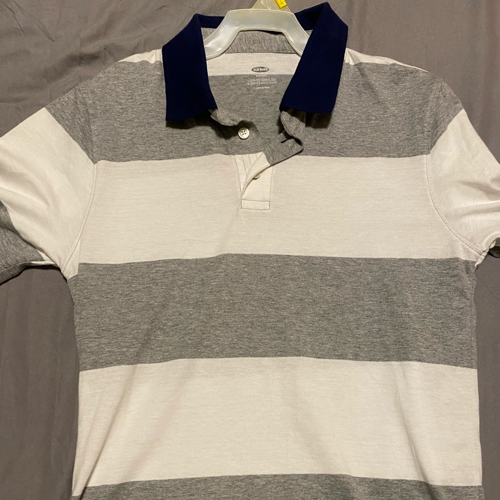 brand new old navy shirt